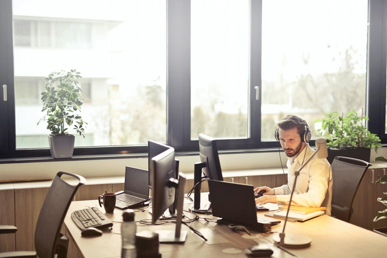 How to Choose Which Services to Outsource 5 pexels andrea piacquadio 845451